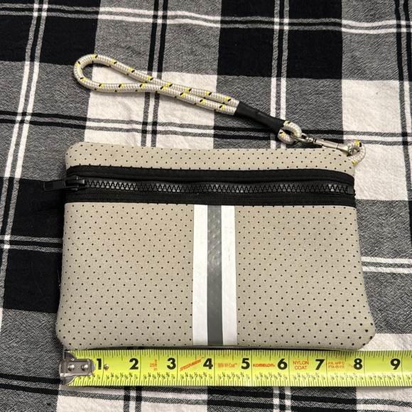 Haute Shore Tote - Picture 4 of 12